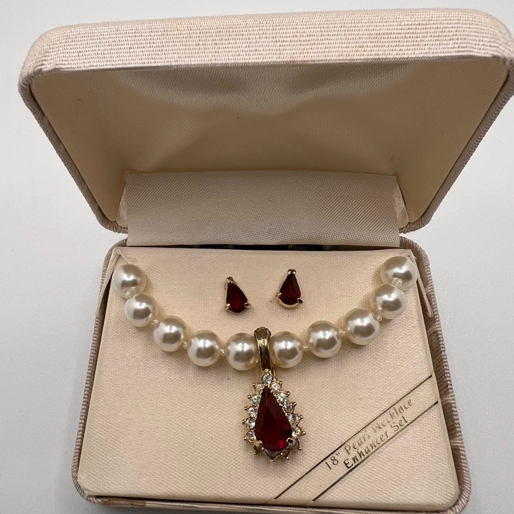 Vintage Elegant Glass Pearl and Red Glass Gemstone Jewelry Set